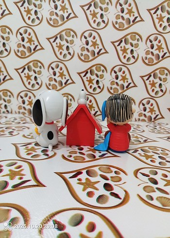 Snoopy ve Charlie Brown Figürleri