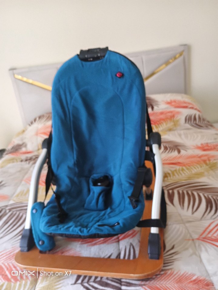 Koyu Mavi Ahşap Tabanlı ana kucağı - Görsel 3