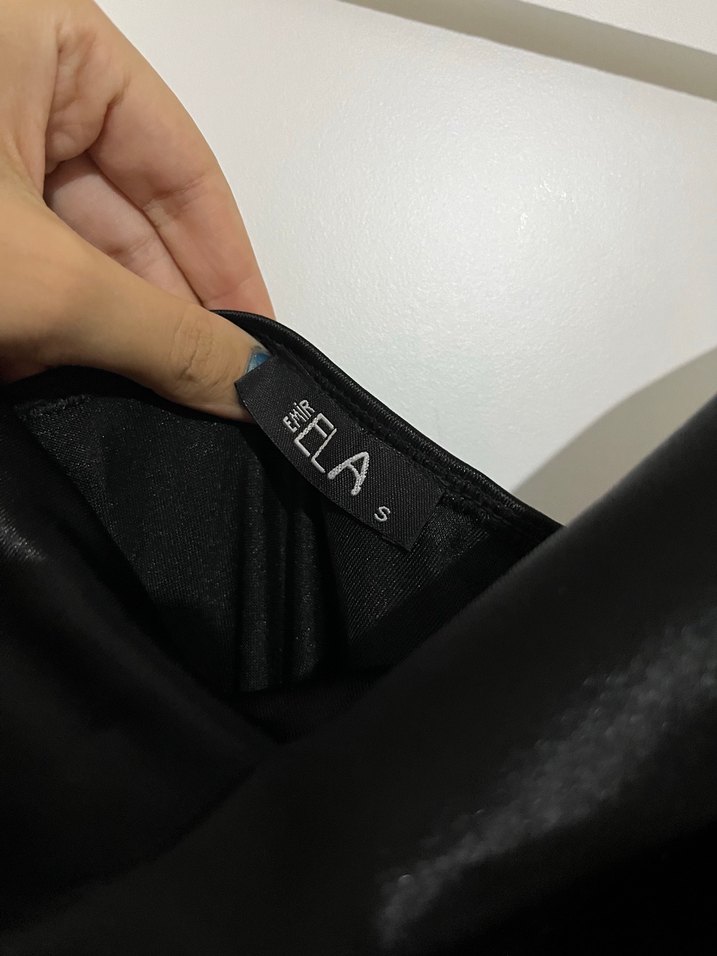 Siyah Parlak Straplez Uzun Mezuniyet Elbisesi - Görsel 5