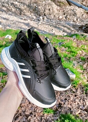 33 Beden Adidas çocuk spor Ayakkabı
