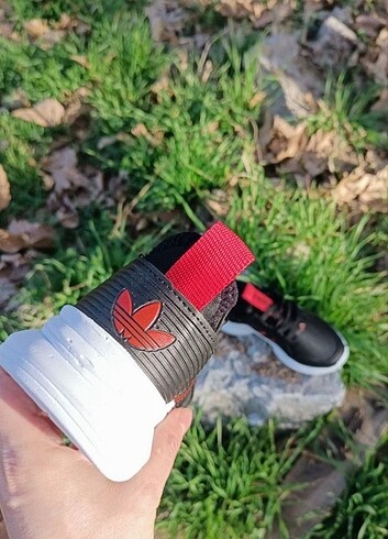 33 Beden Adidas çocuk spor Ayakkabı