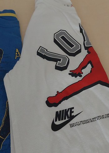 Nike Erkek Çocuk V Yaka Baskılı Tişört