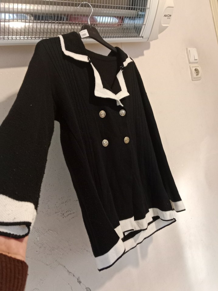 Düğmeli Siyah Beyaz Triko Kadın Kazak - Görsel 2