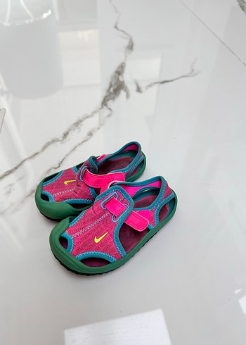 Nike Kız Çocuk Renkli Velcro Sandalet