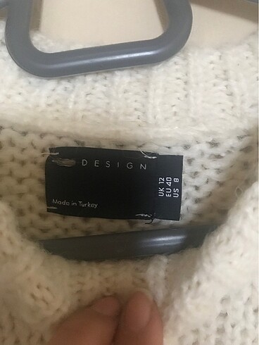 BNG Design Yırtık detay taşlı kazak