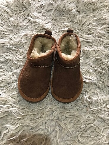 Bebek ugg bot