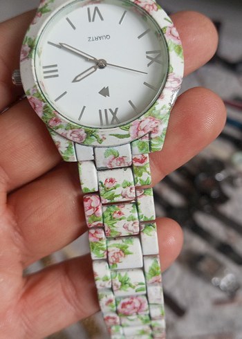 Diğer Romantik Cicekli Beyaz Analog Saat