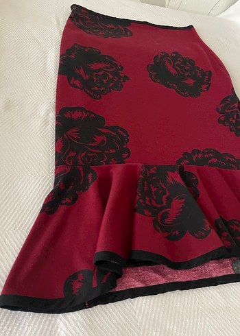 Bordo Çiçek Desenli Fırfırlı Gotik Etek - Görsel 2