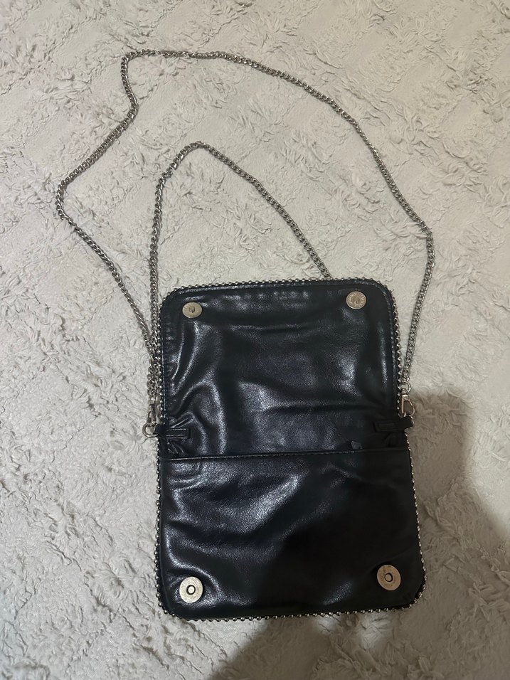 Bershka Siyah Parlak Zincir Detaylı Deri Kadın Çanta - Görsel 4