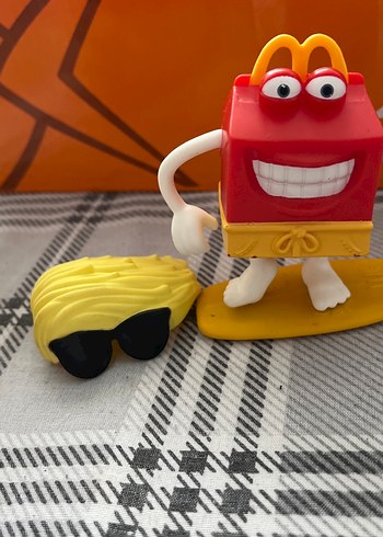  Mc donalds figürü 2012 sörfcü