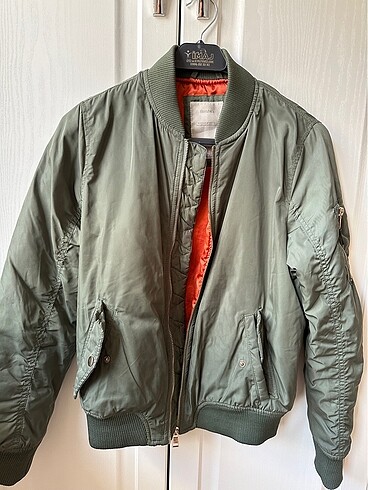 Bershka Mont bomber model