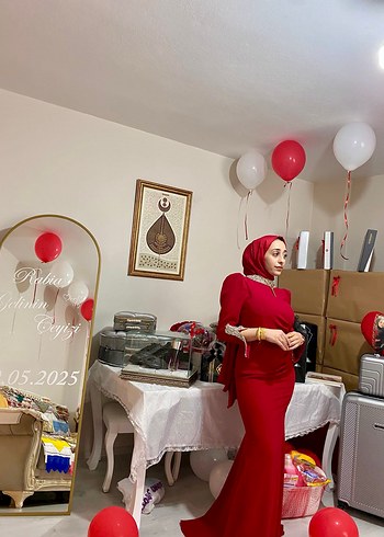 Uzun Kollu Kırmızı Kadın Abiye Elbise