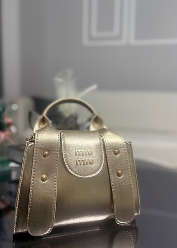 Miu Miu Parlak Altın Deri Kadın Çanta