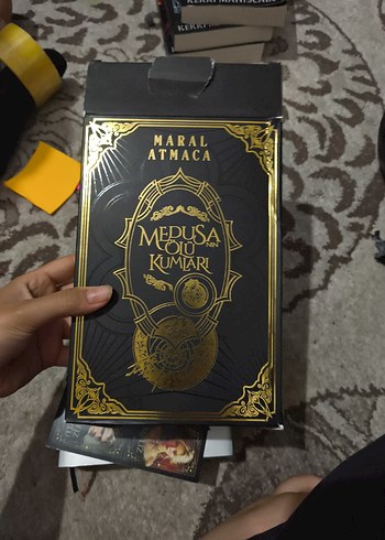 Beden Renk Medusa'nın Olu Kumları - Maral Atmaca