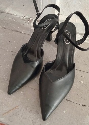 Kemerli Siyah Stiletto Kadın Ayakkabı - Görsel 3