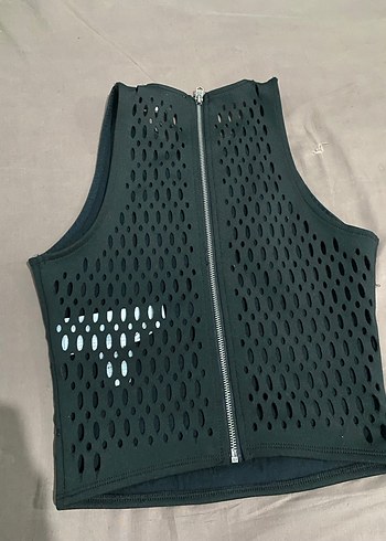 Siyah File Detaylı Kolsuz Crop Top - Görsel 3