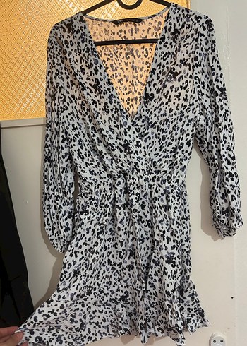 Gri V Yakalı Yılan Desenli Midi Elbise - Görsel 2