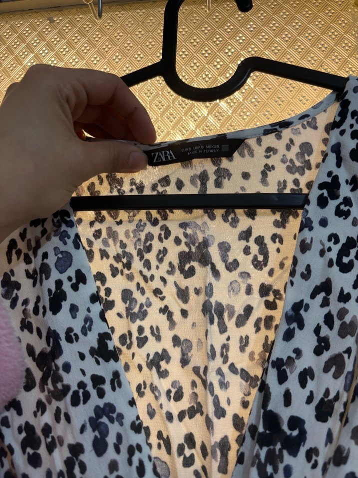 Gri V Yakalı Yılan Desenli Midi Elbise - Görsel 3