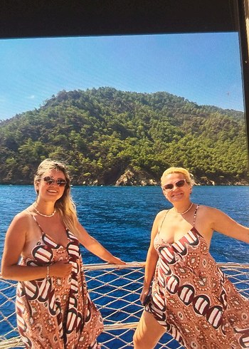 Bağcıklı, Uzun, Bağbozumu Monokini