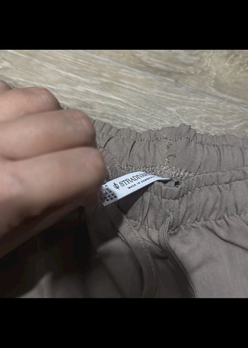 Stradivarius dökümlü pantolon - Görsel 4