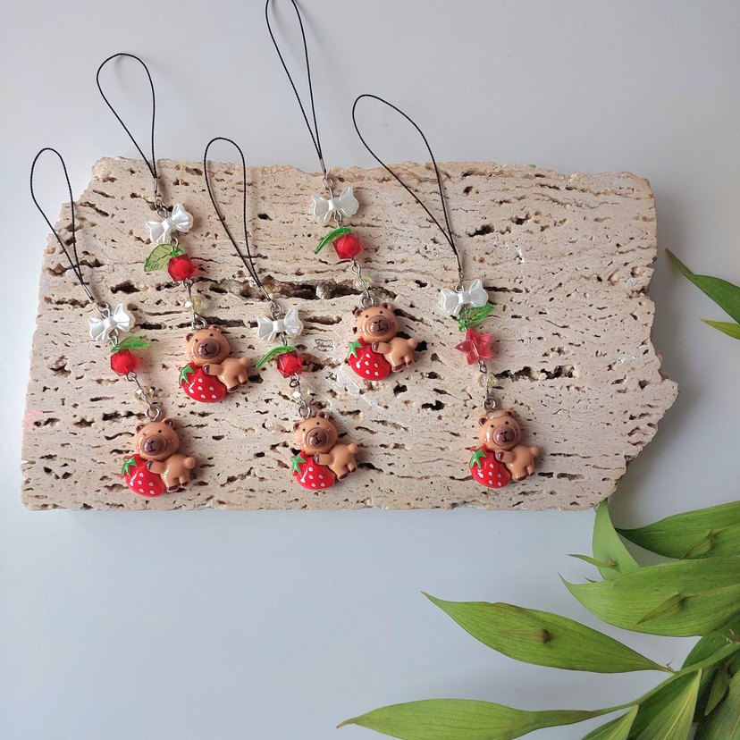 Renkli Boncuklu Ayıcık ve Çilek Figürlü Charm - Görsel 2