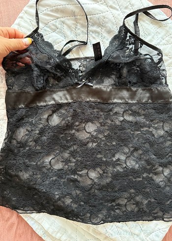 40 Beden Dantel Detaylı Siyah Strappy Midi Gecelik
