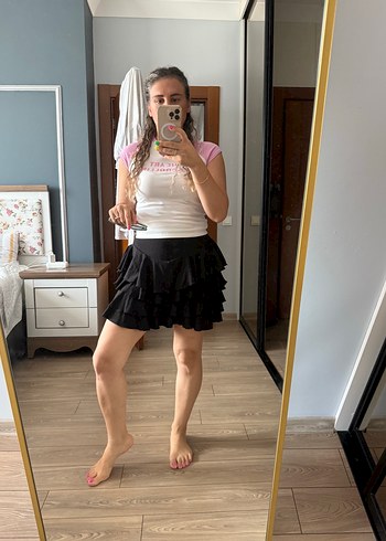 Zara Kadın Siyah Fırfırlı Mini Etek