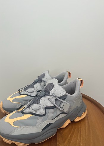 39,5 Beden gri Renk adidas Gri Spor Ayakkabı, Bağcıklı,