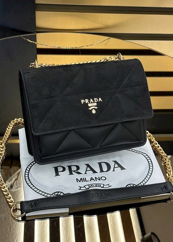 Siyah Zincir Detaylı Prada Süet Çanta