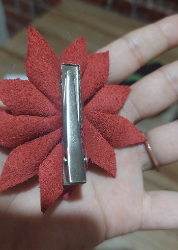 American Vintage Kırmızı Deri Çiçek Toka. El yapimidir