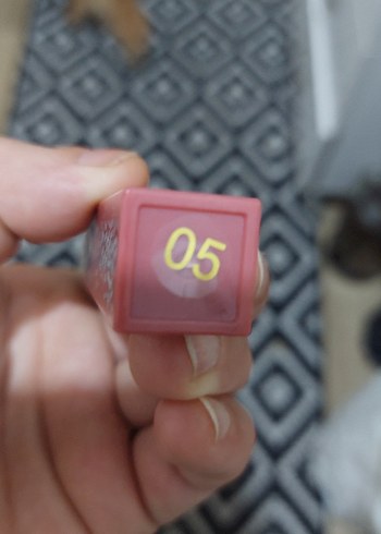 Beden Maybelline SuperStay Matte Ink kirmizi Ruj