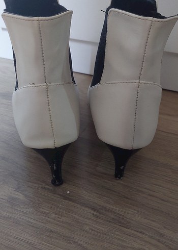 38 Beden Beyaz Süet Stiletto Topuklu Kadın Bot