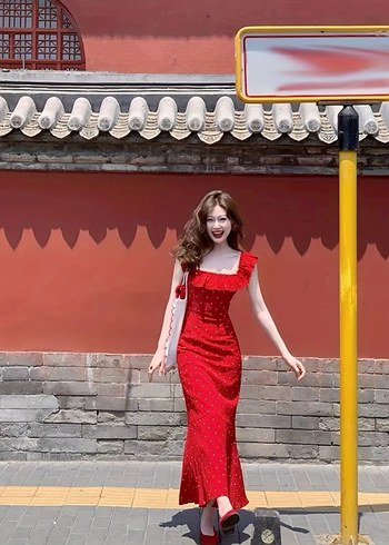 Fransız Romantik Tarzda Vücuda Oturan Kırmızı Elbise - Görsel 4