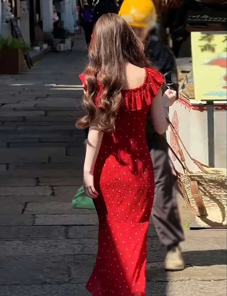 Fransız Romantik Tarzda Vücuda Oturan Kırmızı Elbise - Görsel 3