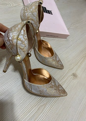 Bej Parlak İnce Topuklu Dantel Detaylı Abiye Ayakkabı - Görsel 2