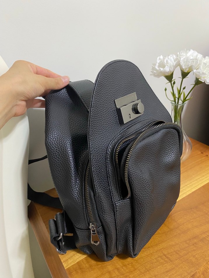 Siyah Deri Kadın Sırt Çantası - Görsel 4