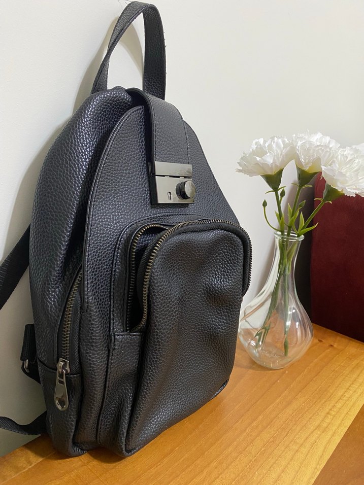 Siyah Deri Kadın Sırt Çantası - Görsel 2