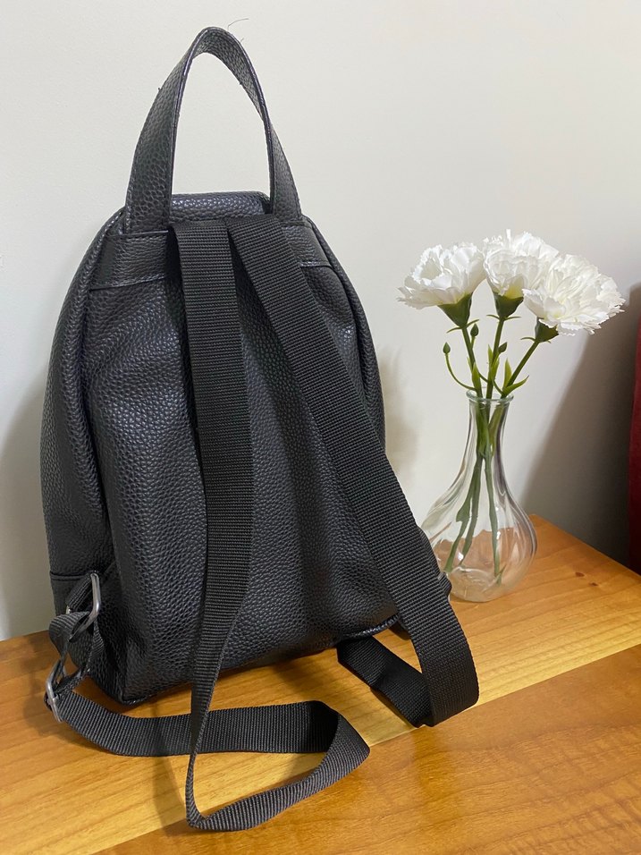 Siyah Deri Kadın Sırt Çantası - Görsel 3