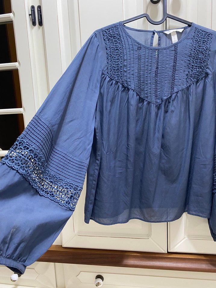 Nakışlı, Fırfırlı, Uzun Kollu Mavi Bluz - Görsel 2