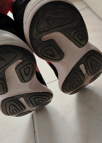 37 Beden Nike Siyah-Pembe Bağcıklı Kadın Spor Ayakkabı