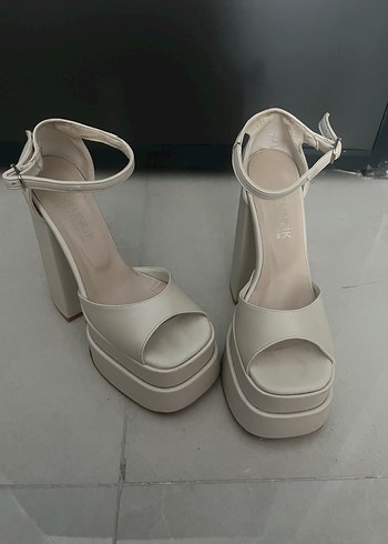 35 Beden Minimalist Beyaz Platform Topuklu Abiye Ayakkabı 15 cm