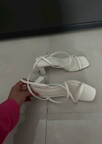 35 Beden Pull&bear Beyaz Kadın Topuklu Sandalet 35 numara