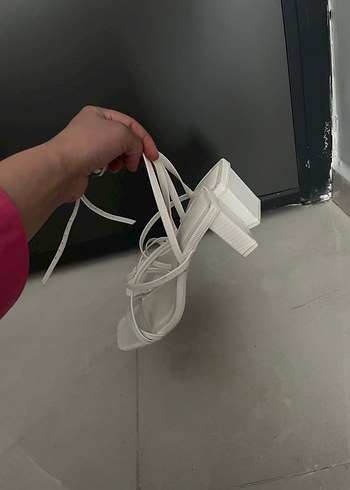 Pull&bear Beyaz Kadın Topuklu Sandalet 35 numara