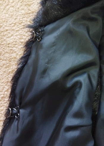 Siyah Kürklü Kadın Yelek - Görsel 4