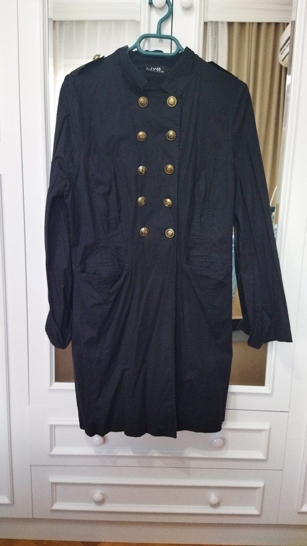 Düğmeli siyah Midi trençkot - Görsel 4