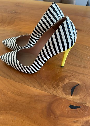 Sarı Topuklu Zebra Desenli Kadın Stiletto