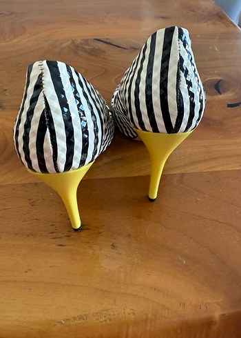 39 Beden sarı Renk Sarı Topuklu Zebra Desenli Kadın Stiletto