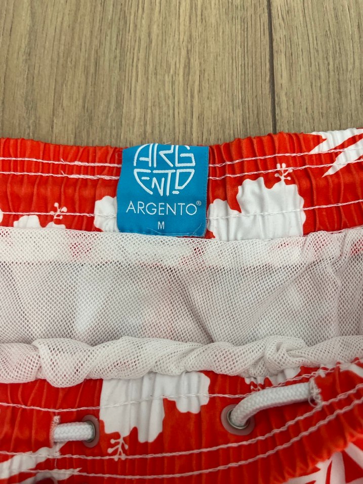 Düğmeli Kırmızı Çiçekli Mini Erkek Deniz Şortu - Görsel 2