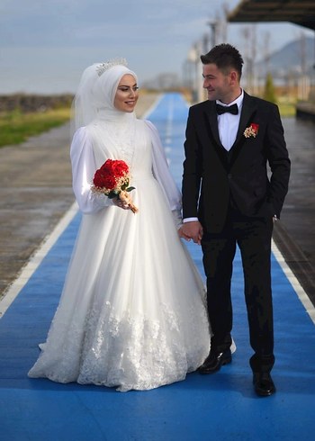 Uzun Kollu Beyaz A Kesim Gelinlik