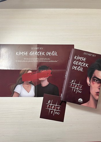 Kimse Gerçek Değil
